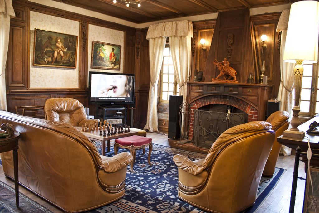 Chateau De Chantelauze Olliergues Buitenkant foto